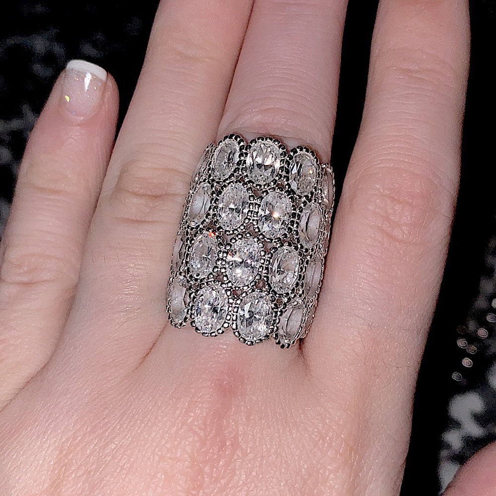 **CRYSTAL STATEMENT RING** - Picture 3 of 10
